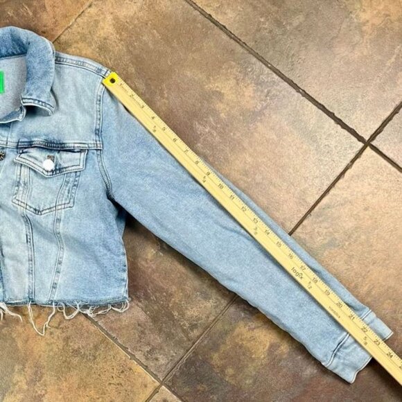 Guess Cropped Denim Jacket Raw Hem Medium - Picture 4 of 9